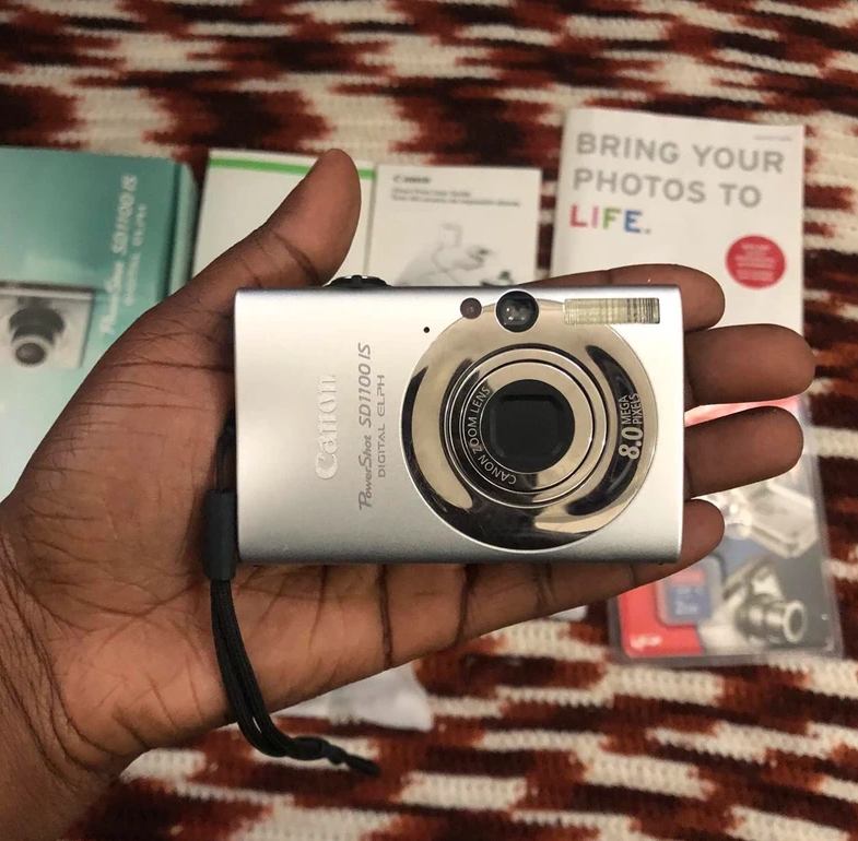 Canon PowerShot ELPH SD1100 IS 8.0MP Digital Camera