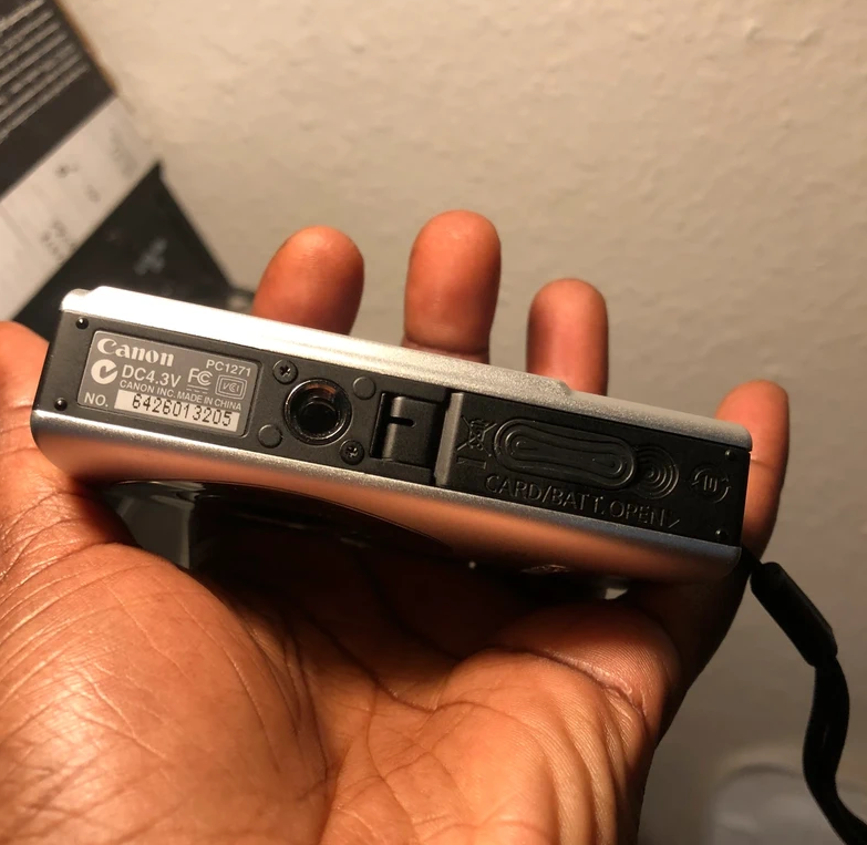 Canon PowerShot ELPH SD1100 IS 8.0MP Digital Camera