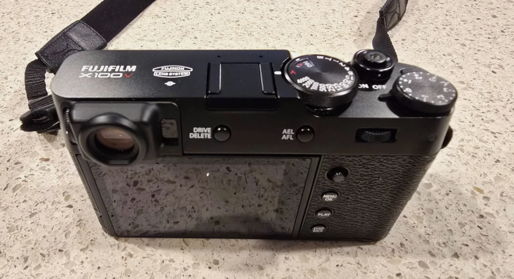Fujifilm X100V
