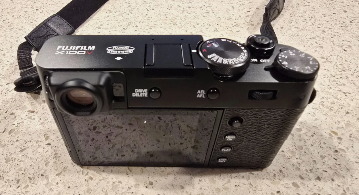 Fujifilm X100V